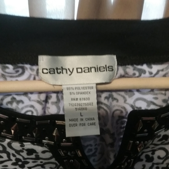 Cathy Daniels black and white tunic with embellished collar - Picture 5 of 7